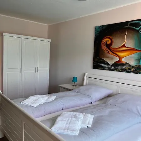 Kreatives Wohnen Unter Reet Ruhig Und Doch Zentral Appartement Schwabstedt