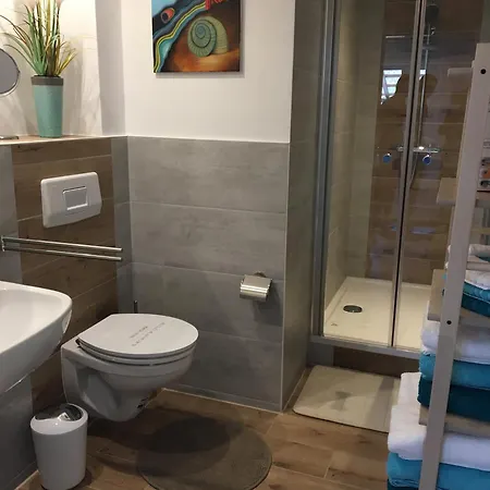 Kreatives Wohnen Unter Reet Ruhig Und Doch Zentral Appartement Schwabstedt